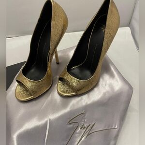 Brand new with box Giuseppe Zanotti Cristallo gold peep toe